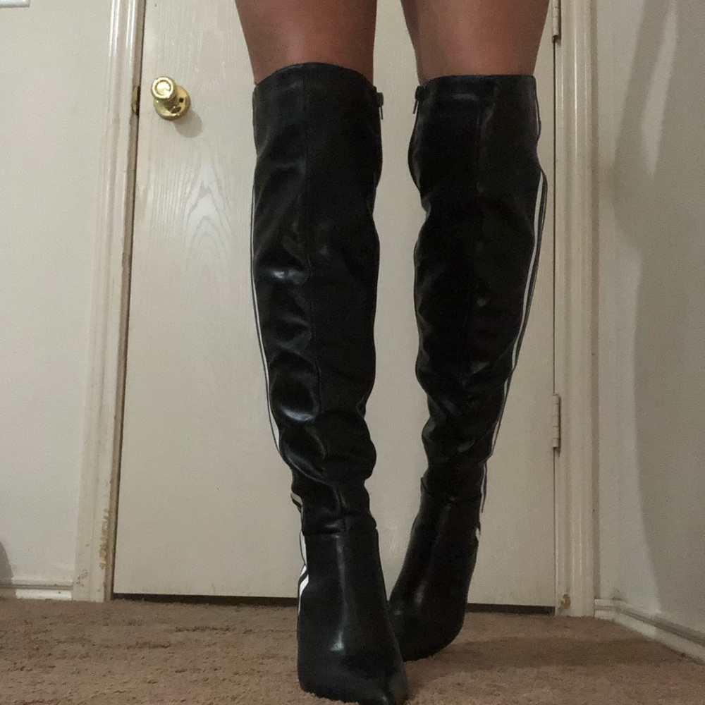 BLACK THIGH HIGH BOOTS